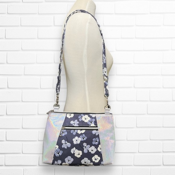 Floral Elegance: Handmade Pansy Print Purse with Iridescent Accents - Picture 6 of 6